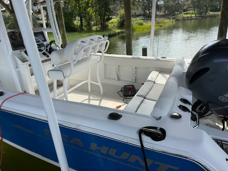 Slide: The Image of Sea Hunt ULTRA 211 2013 - 7
