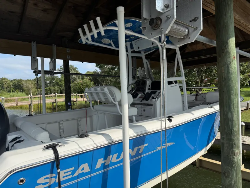 Slide: The Image of Sea Hunt ULTRA 211 2013 - 4