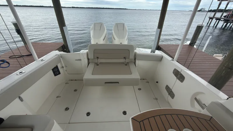 Slide: The Image of Boston Whaler 280 VANTAGE 2024 - 29