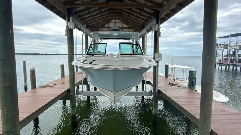 Slide: The Image of Boston Whaler 280 VANTAGE 2024 - 1