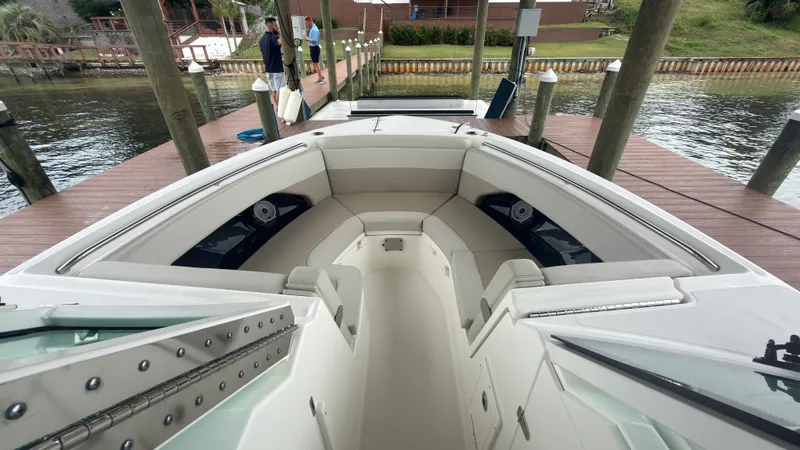 Slide: The Image of Boston Whaler 280 VANTAGE 2024 - 7