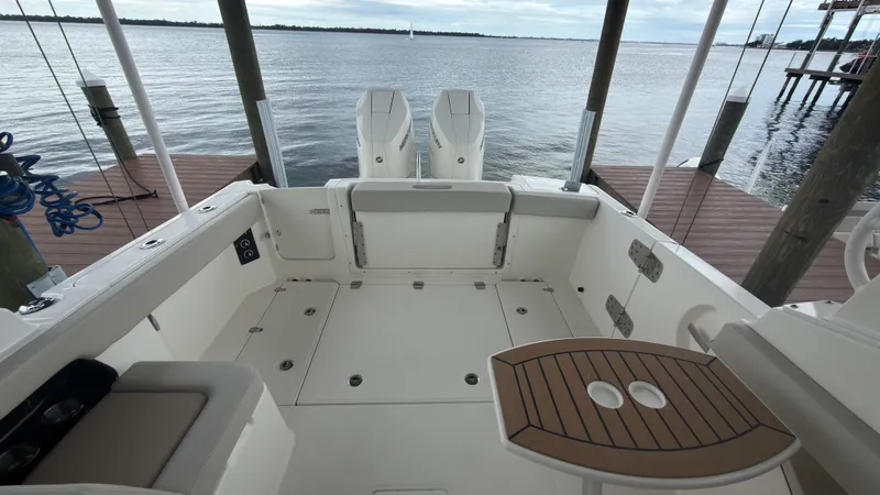 Slide: The Image of Boston Whaler 280 VANTAGE 2024 - 28