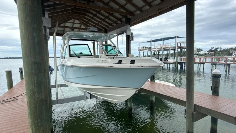 Slide: The Image of Boston Whaler 280 VANTAGE 2024 - 2