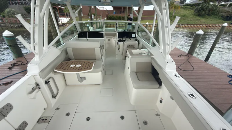 Slide: The Image of Boston Whaler 280 VANTAGE 2024 - 22