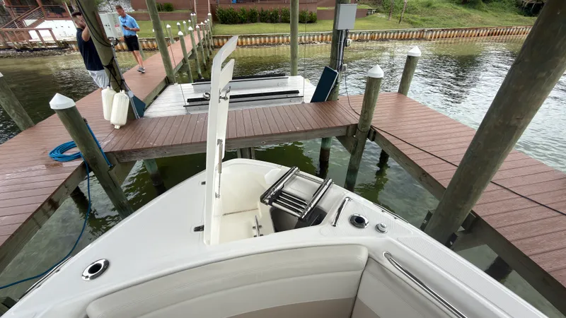 Slide: The Image of Boston Whaler 280 VANTAGE 2024 - 6