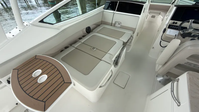 Slide: The Image of Boston Whaler 280 VANTAGE 2024 - 25