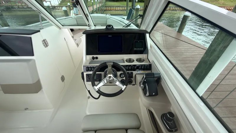 Slide: The Image of Boston Whaler 280 VANTAGE 2024 - 13