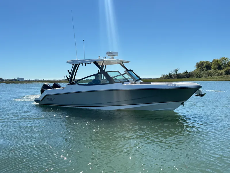 Slide: The Image of Boston Whaler 280 Vantage 2027 - 7