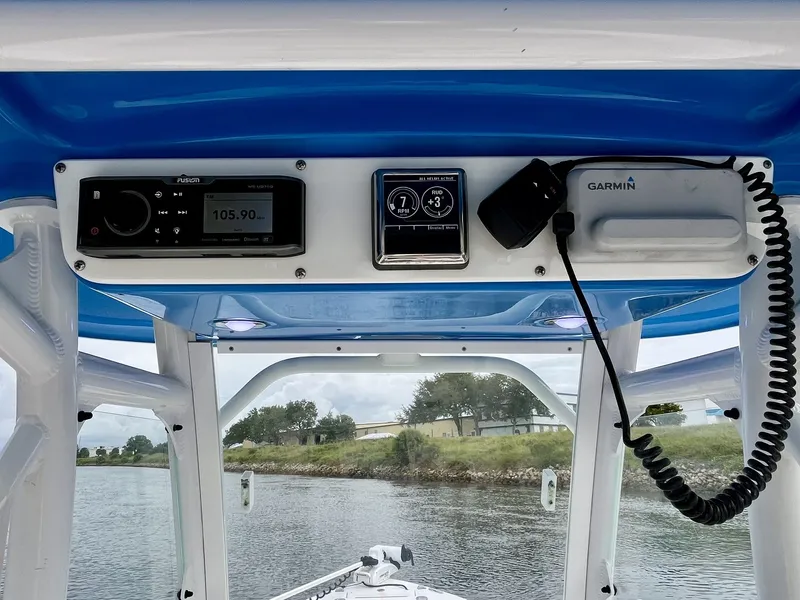 Slide: The Image of Everglades 243 CENTER CONSOLE 2017 - 11