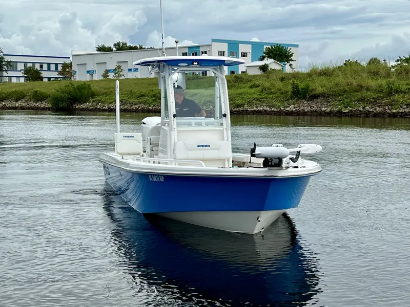 Slide: The Image of Everglades 243 CENTER CONSOLE 2017 - 6