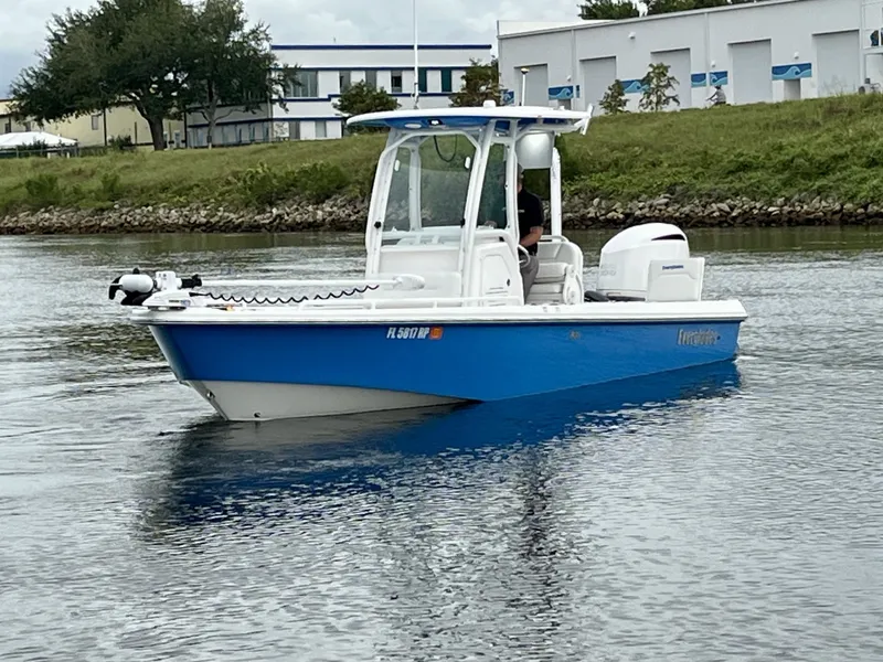 Slide: The Image of Everglades 243 CENTER CONSOLE 2017 - 8
