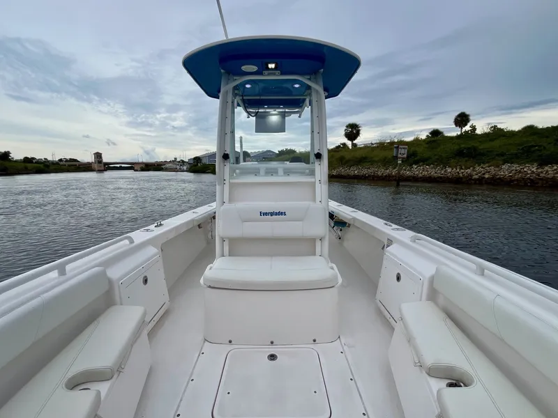 Slide: The Image of Everglades 243 CENTER CONSOLE 2017 - 12