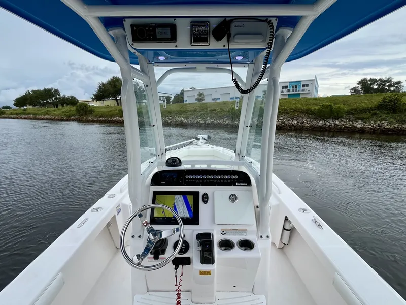 Slide: The Image of Everglades 243 CENTER CONSOLE 2017 - 9
