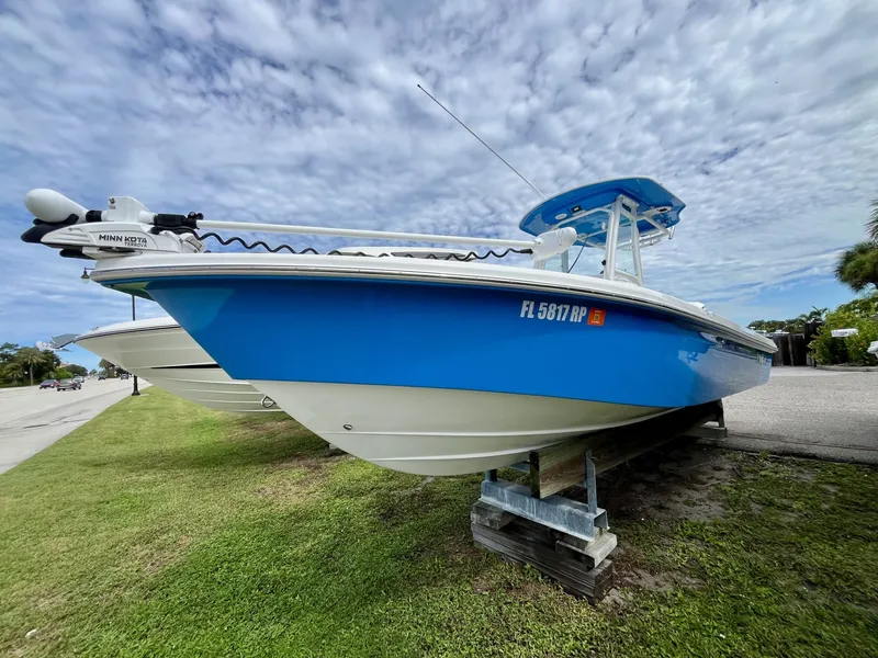 Slide: The Image of Everglades 243 CENTER CONSOLE 2017 - 19
