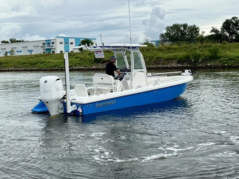 Slide: The Image of Everglades 243 CENTER CONSOLE 2017 - 3