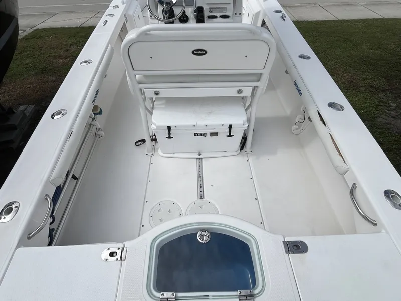 Slide: The Image of Everglades 243 CENTER CONSOLE 2017 - 16