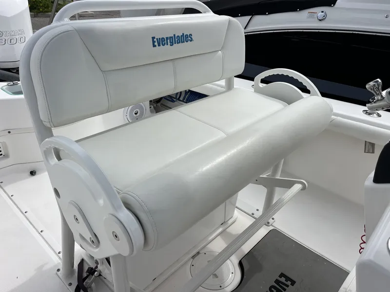 Slide: The Image of Everglades 243 CENTER CONSOLE 2017 - 15