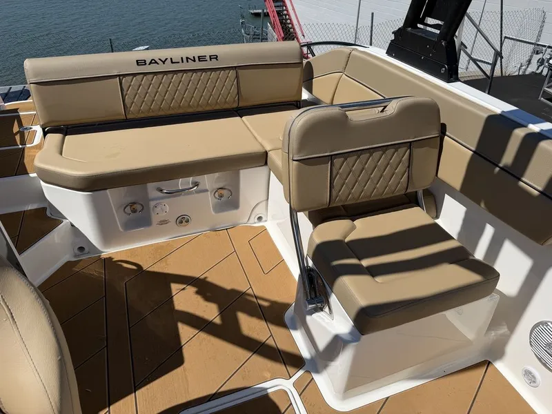 Slide: The Image of Bayliner D22i 2026 - 15