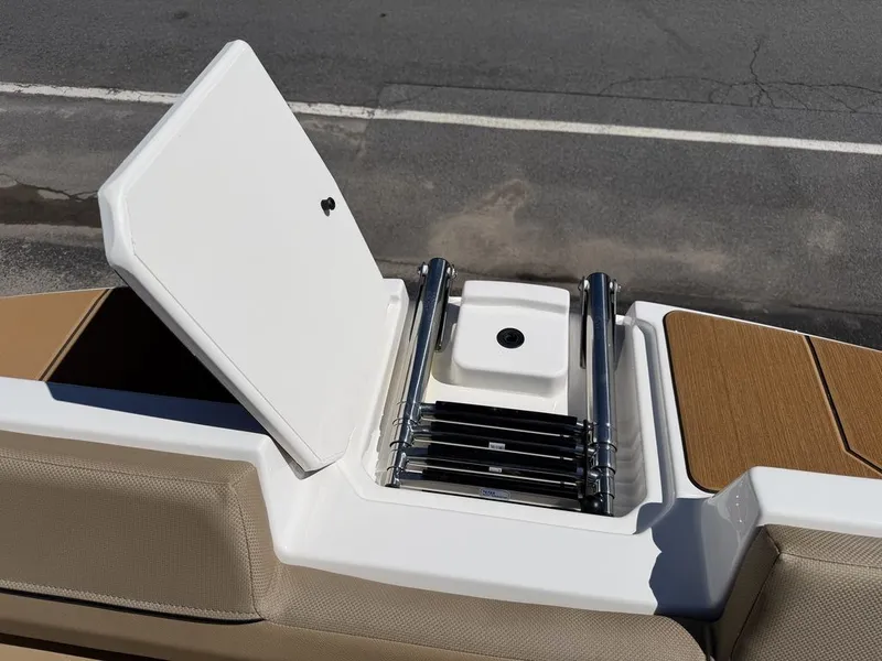 Slide: The Image of Bayliner D22i 2026 - 10