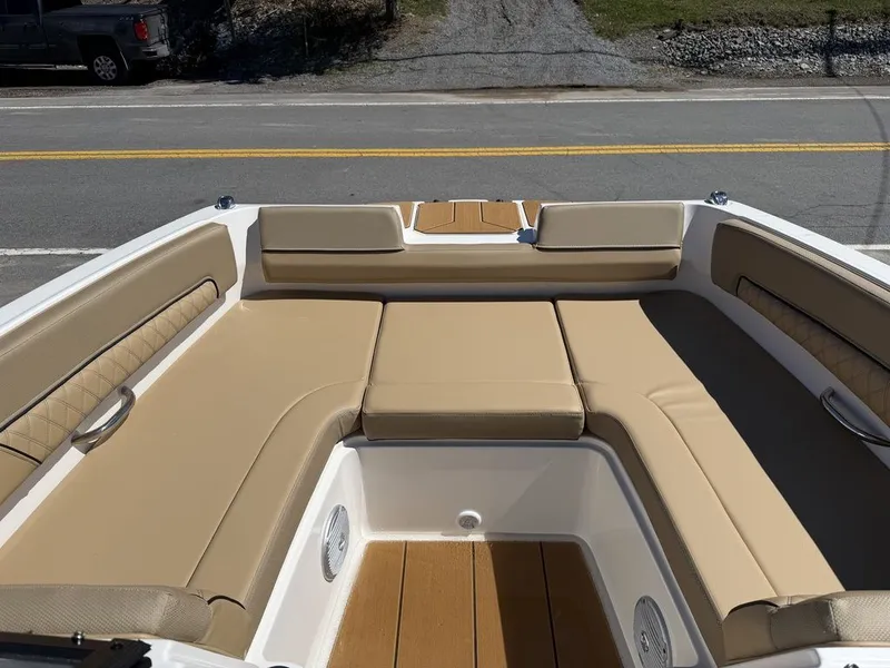 Slide: The Image of Bayliner D22i 2026 - 7