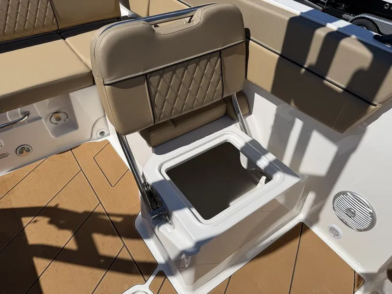 Slide: The Image of Bayliner D22i 2026 - 35