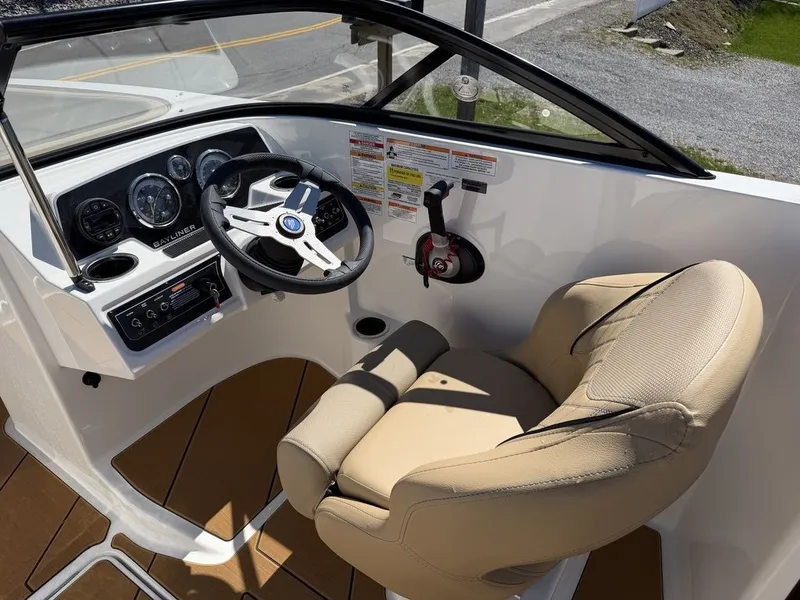 Slide: The Image of Bayliner D22i 2026 - 17