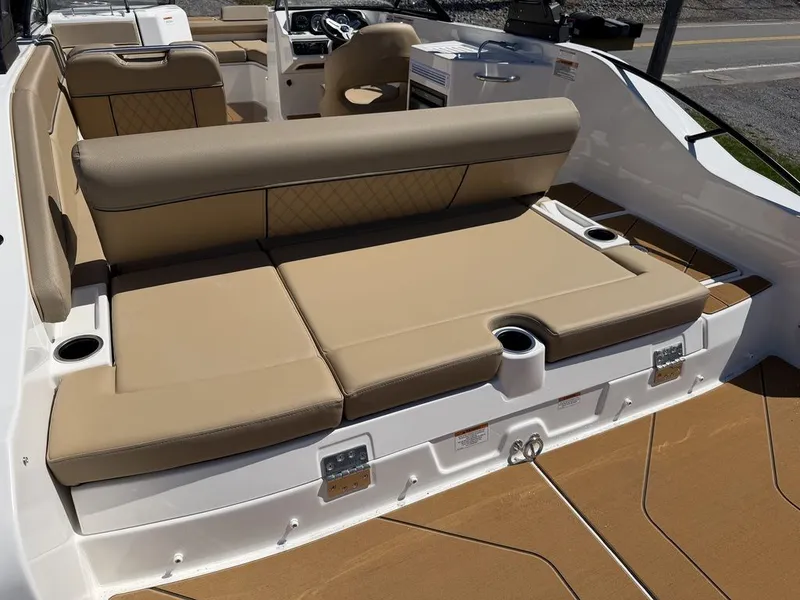 Slide: The Image of Bayliner D22i 2026 - 32