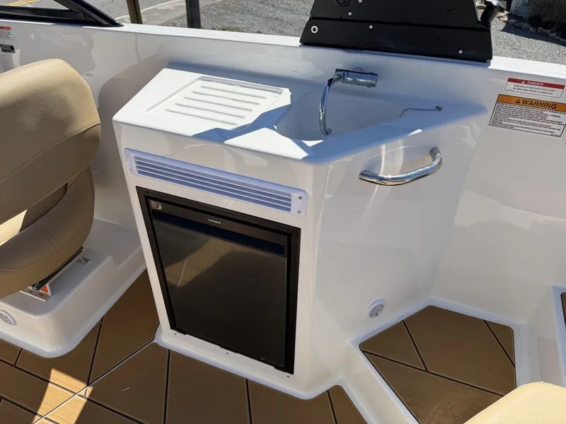 Slide: The Image of Bayliner D22i 2026 - 16