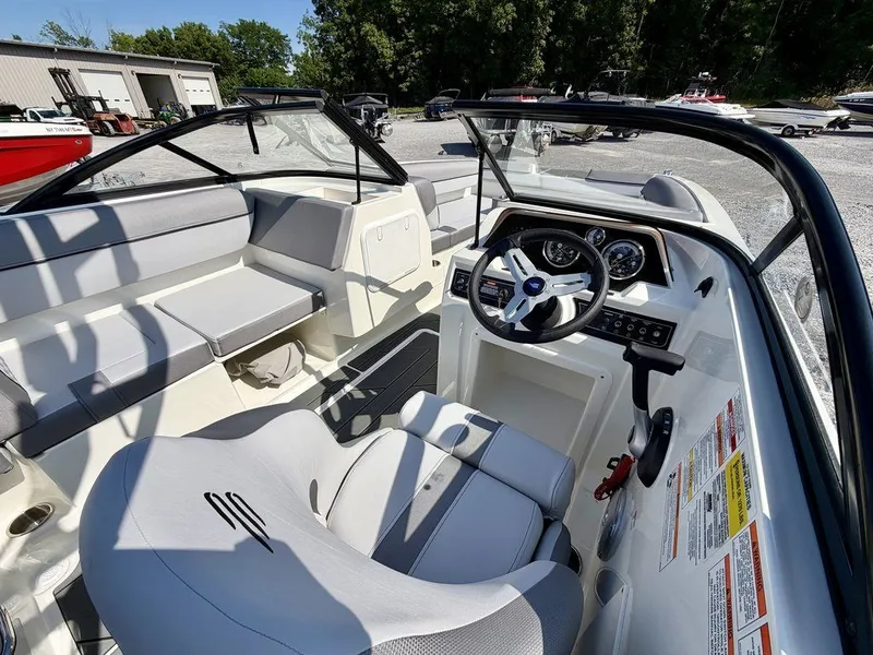 Slide: The Image of Bayliner D20i 2026 - 20
