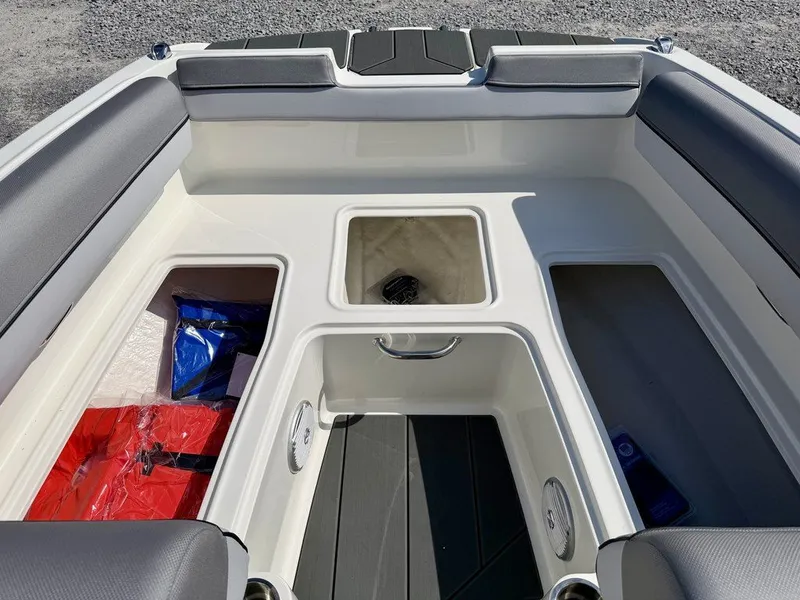 Slide: The Image of Bayliner D20i 2026 - 47