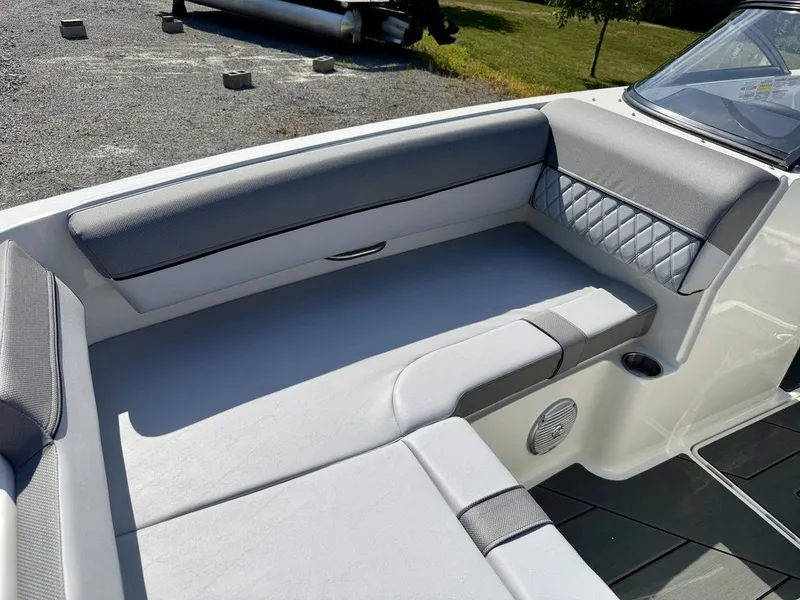 Slide: The Image of Bayliner D20i 2026 - 41