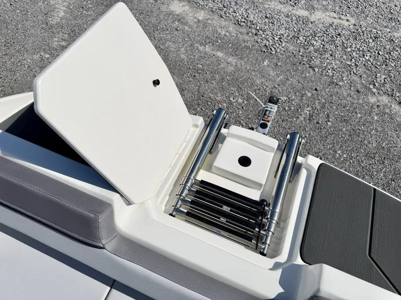 Slide: The Image of Bayliner D20i 2026 - 38