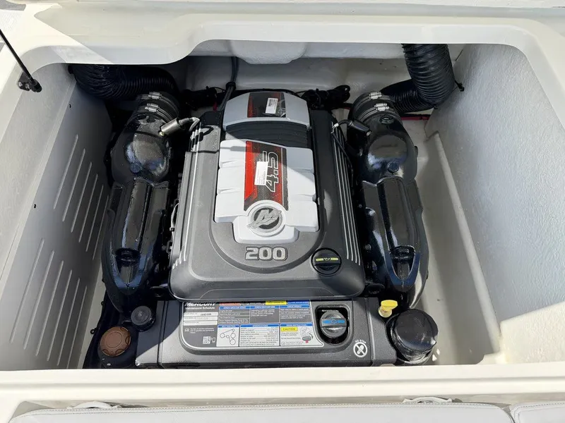 Slide: The Image of Bayliner D20i 2026 - 32