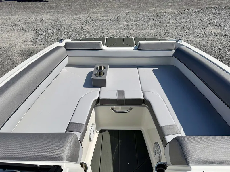 Slide: The Image of Bayliner D20i 2026 - 4