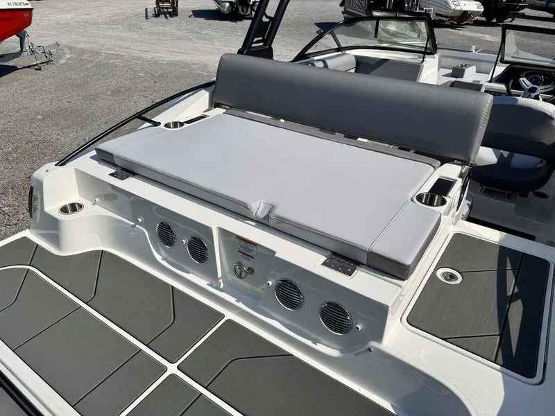 Slide: The Image of Bayliner D20i 2026 - 19