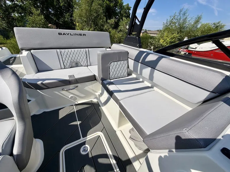 Slide: The Image of Bayliner D20i 2026 - 8
