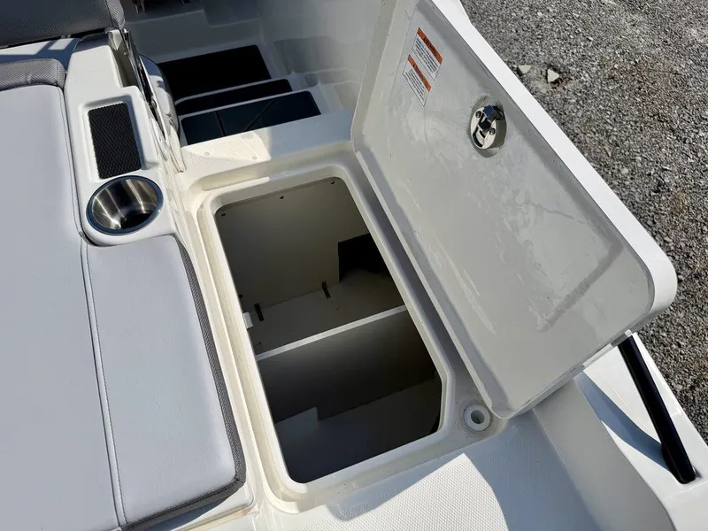 Slide: The Image of Bayliner D20i 2026 - 2