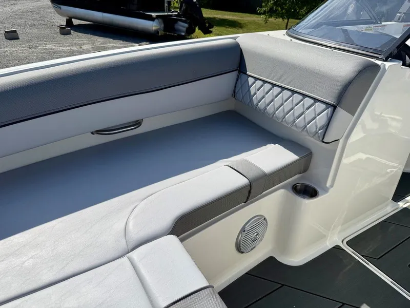 Slide: The Image of Bayliner D20i 2026 - 36