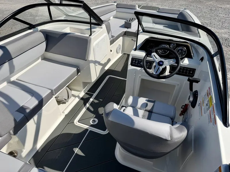 Slide: The Image of Bayliner D20i 2026 - 23