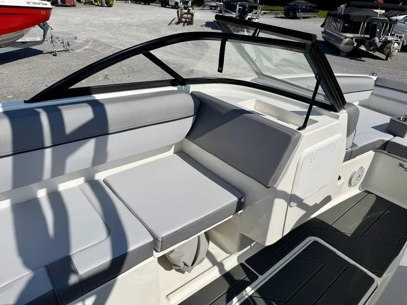Slide: The Image of Bayliner D20i 2026 - 18