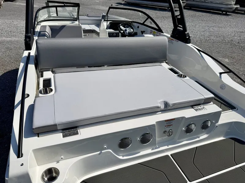 Slide: The Image of Bayliner D20i 2026 - 29