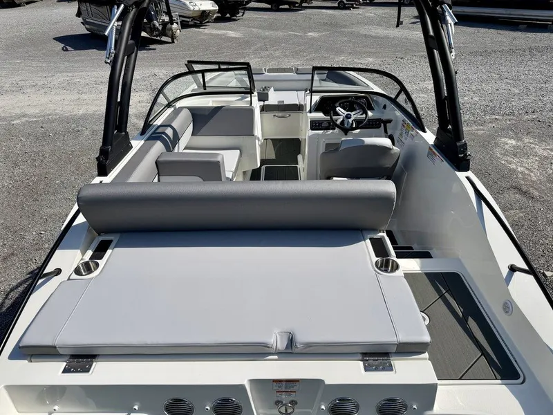 Slide: The Image of Bayliner D20i 2026 - 5