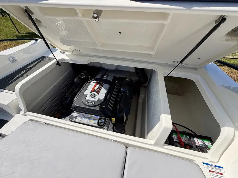 Slide: The Image of Bayliner D20i 2026 - 28