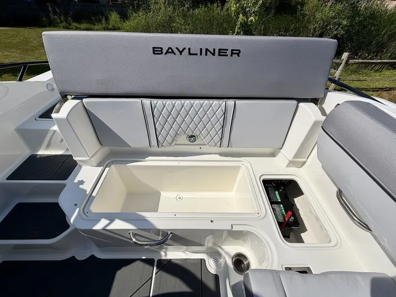 Slide: The Image of Bayliner D20i 2026 - 30
