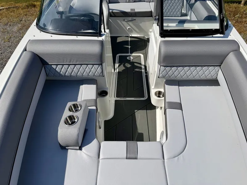 Slide: The Image of Bayliner D20i 2026 - 40