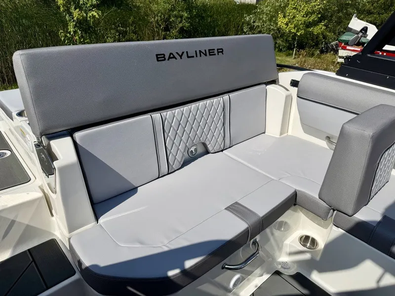 Slide: The Image of Bayliner D20i 2026 - 49