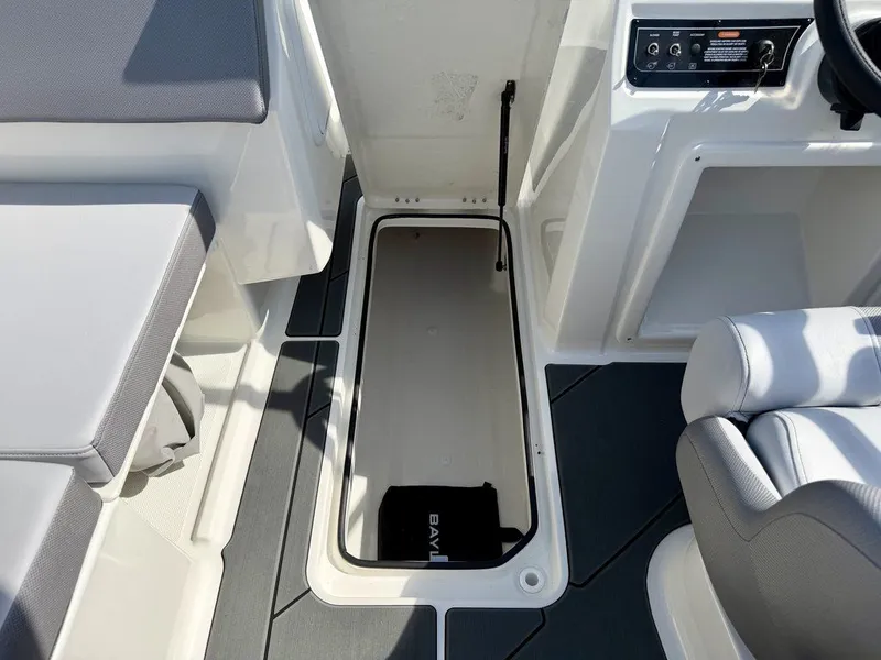 Slide: The Image of Bayliner D20i 2026 - 13