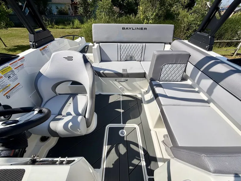Slide: The Image of Bayliner D20i 2026 - 25