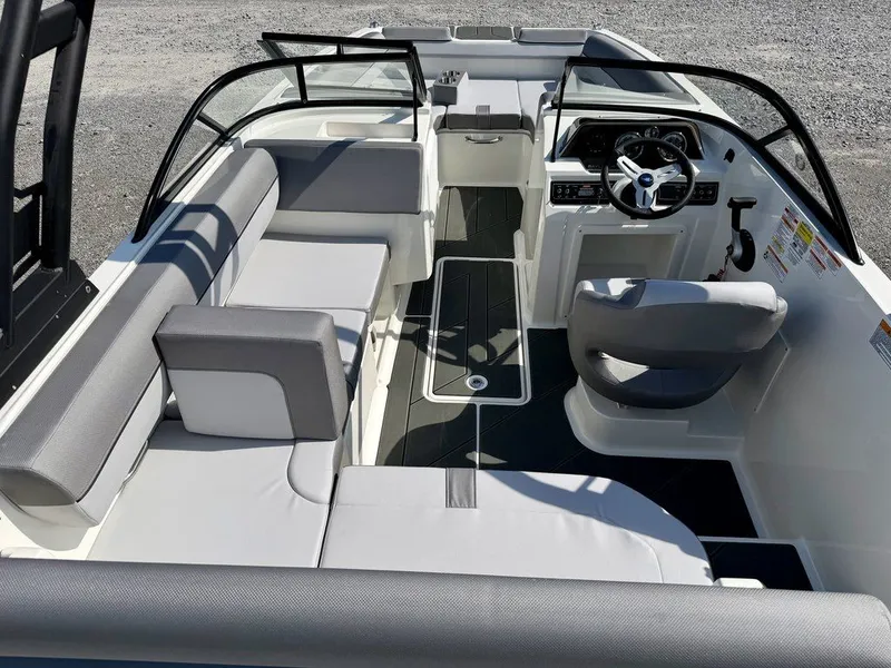 Slide: The Image of Bayliner D20i 2026 - 17