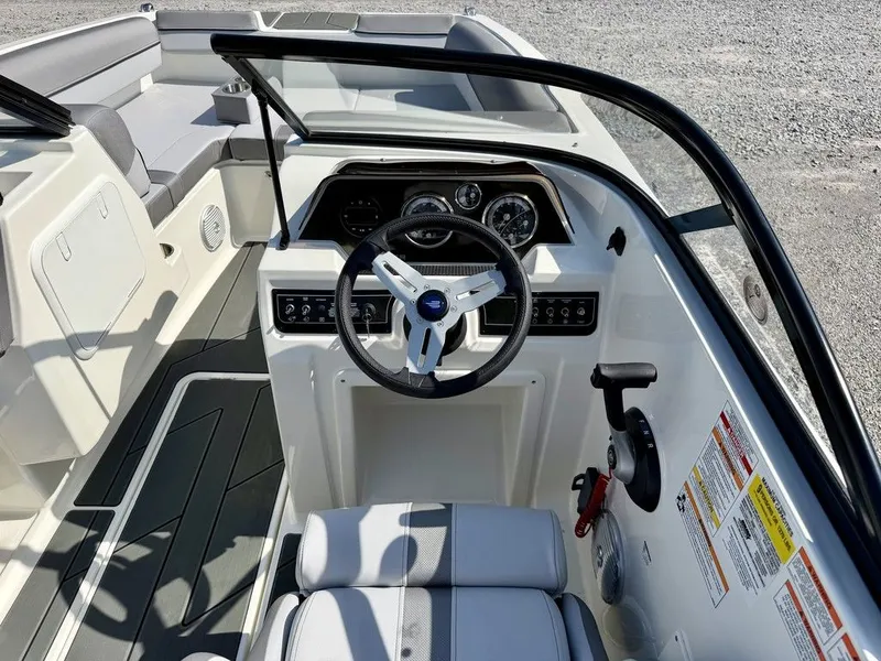 Slide: The Image of Bayliner D20i 2026 - 14